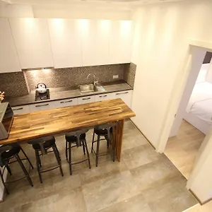 https://super-luxury-apartments.alltbilisihotels.com